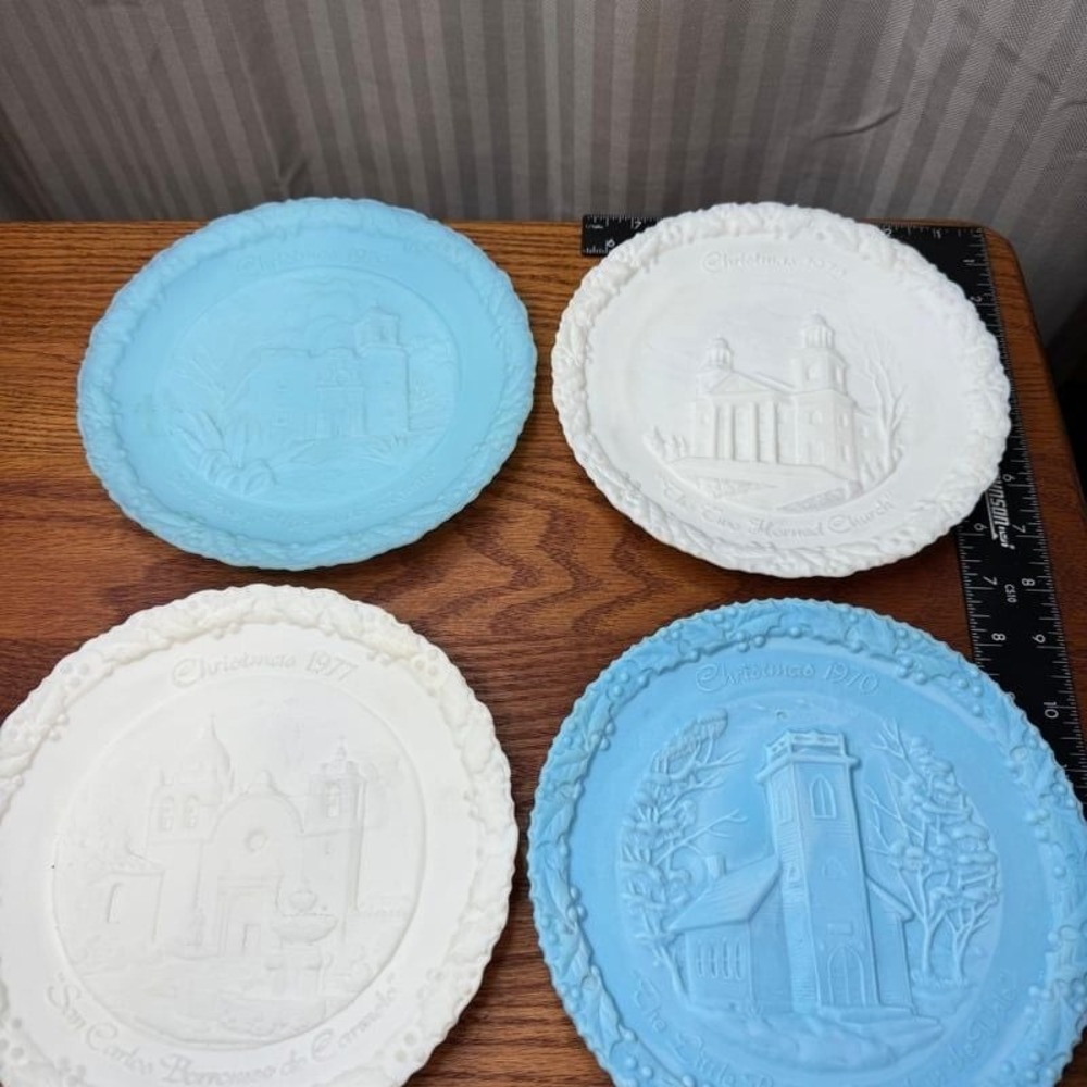 Fenton Christmas in‎ America Satin Glass Plates Set of 4 Blue White 1970-1979